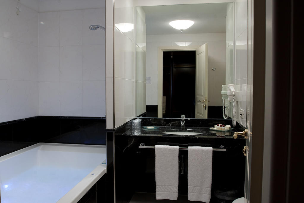 Hotel Maxim Anzola dell'Emilia Kamer foto