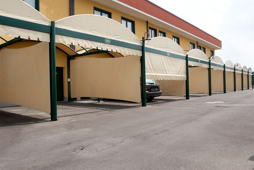 Hotel Maxim Anzola dell'Emilia Buitenkant foto